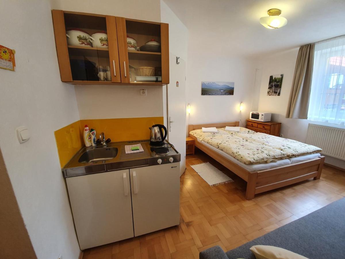 Zlty Dom Vrbov Apartment Exterior photo
